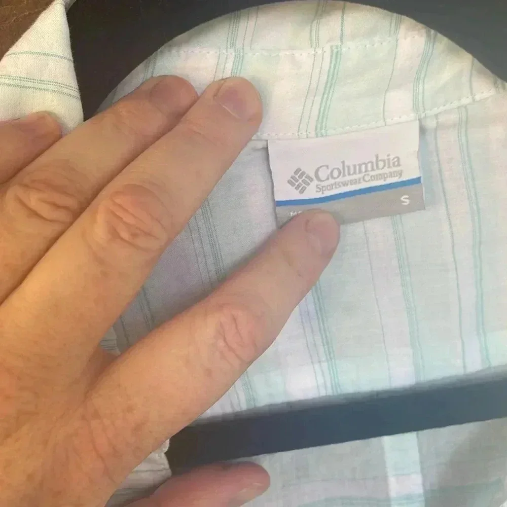 Columbia women’s aquamarine and white striped shirt size small - Picture 2 of 6